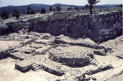 Bamah at Har Megido